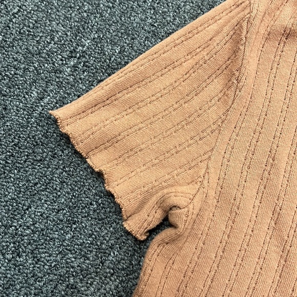 Super Cute American Eagle tee - Picture 5 of 5